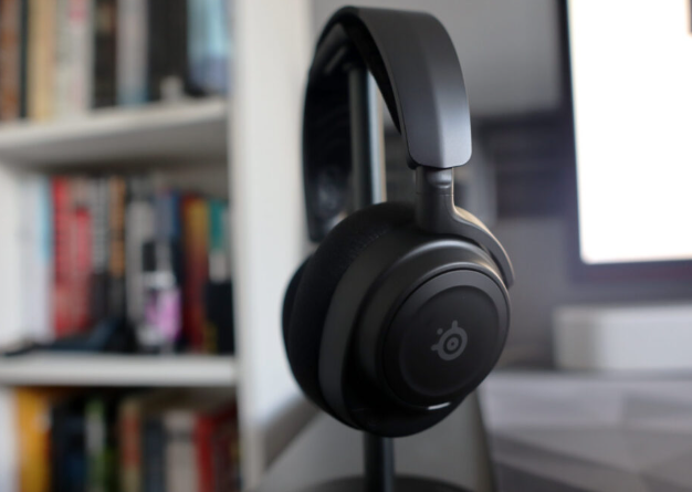 SteelSeries Arctis Nova 7 Gen 2 — 40% Better Battery & 200+ Game Presets SteelSeries Arctis Nova 7 Gen 2